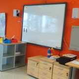 Una panoramica di una classe: per renderle cos� colorate e accoglienti � stato chiesto un aiuto sia economico sia pratico a ciascun genitore
